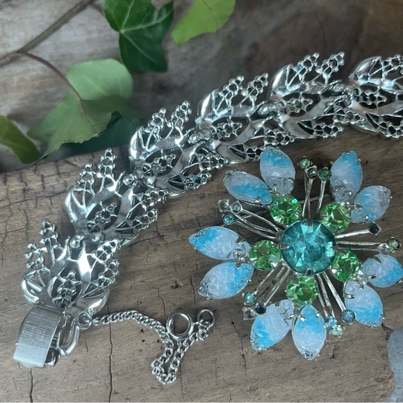 Coro Enamel & Rhinestone Brooch & Bracelet Set Pastel Blue - Picture 9 of 15